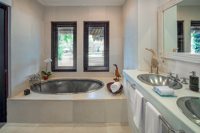 Chalina Estate Cinnamon Bathroom | Canggu, Bali