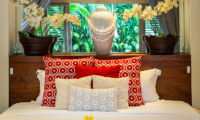 Villa Nalina Bedroom with Vase | Seminyak, Bali