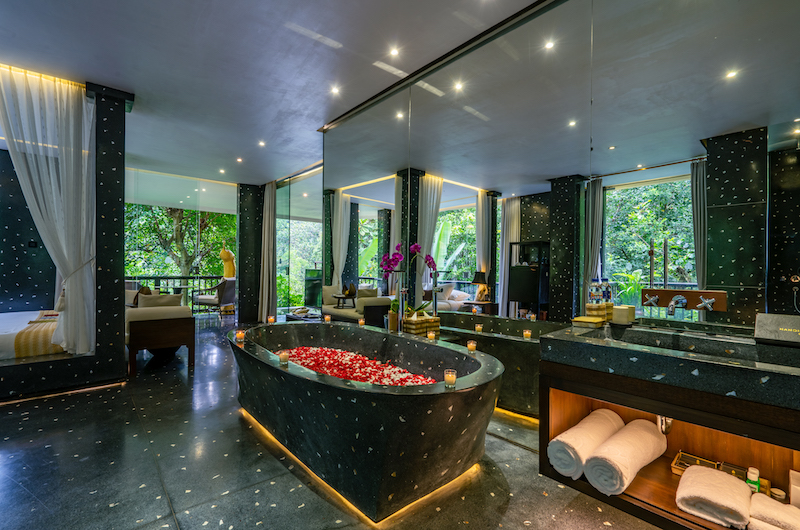 Hanging Gardens of Bali Spa Suite Bathtub | Ubud, Bali