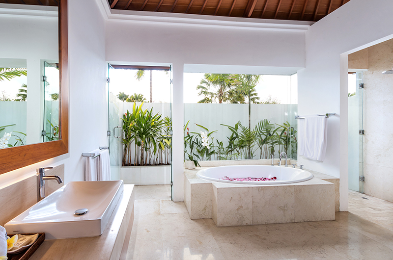 Villa Kipi Bathroom One Area | Seminyak, Bali