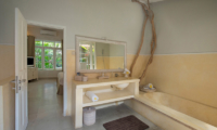 Alfan Villa Bedroom and En-suite Bathroom | Seminyak, Bali