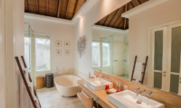 Karang Kembar3 Bathroom with Bathtub | Jimbaran, Bali