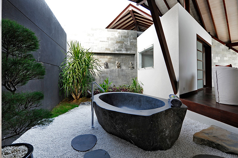 The Layar One Bedroom Villas Outdoor Bathtub | Seminyak, Bali