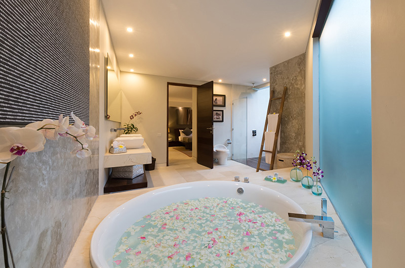 The Layar Four Bedroom Villas Romantic Bathtub Set Up | Seminyak, Bali