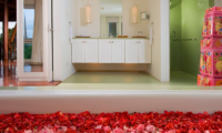 Casa Evaliza Romantic Bathtub Set Up | Seminyak, Bali