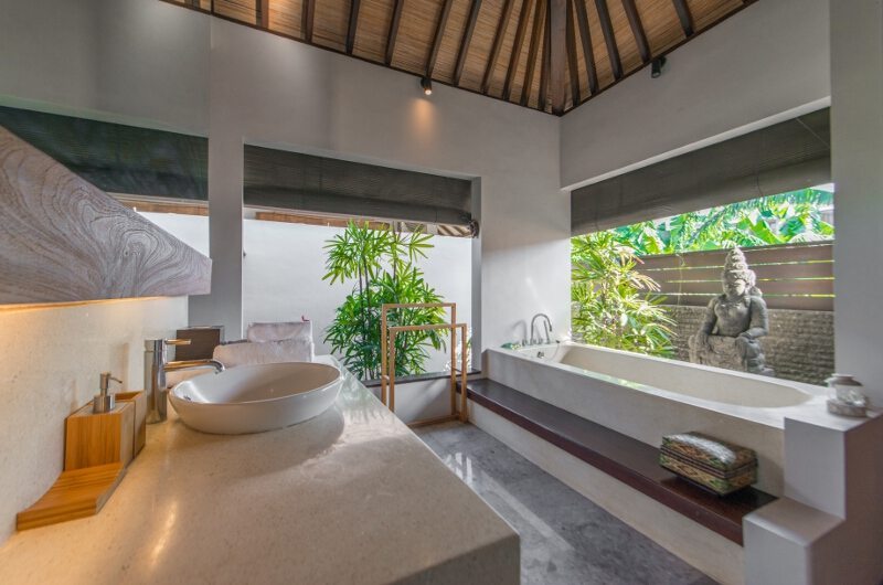 Villa Canthy Bathroom with Bathtub | Seminyak, Bali