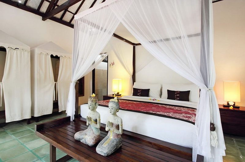 Villa Jumah Master Bedroom with Four Poster Bed | Seminyak, Bali