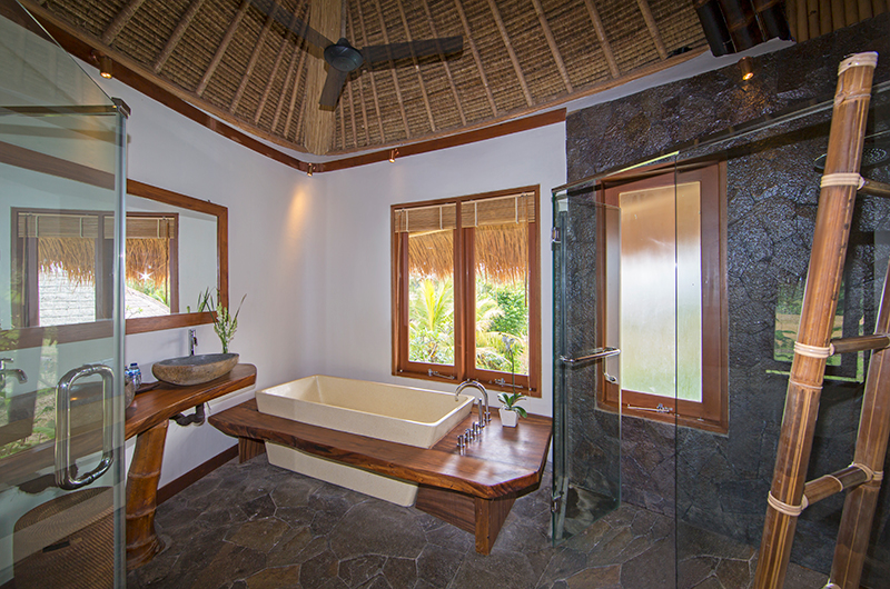 Villa Omah Padi Indoor Bathtub | Ubud, Bali