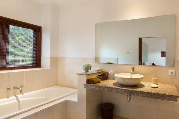 Villa Puri Temple Bathroom with Bathtub | Canggu, Bali