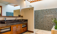 Villa Umah Kupu Kupu Bathroom with Shower | Seminyak, Bali