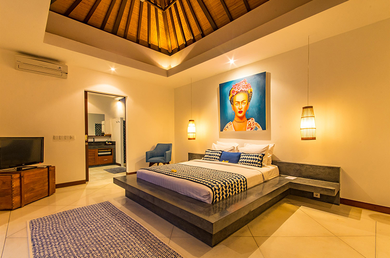 Villa Umah Kupu Kupu Bedroom with Lamps | Seminyak, Bali