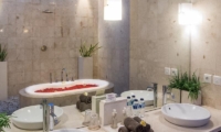 The Residence 2br Deluxe - Villa Lanai Bathroom | Seminyak, Bali