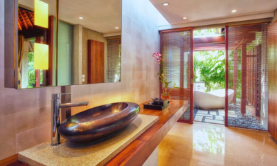 Tukad Pangi Villa En-Suite Bathroom with Bathtub | Canggu, Bali