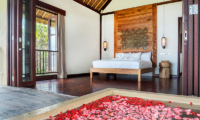 Sound of the Sea Bedroom with Romantic Bathtub | Pererenan, Bali