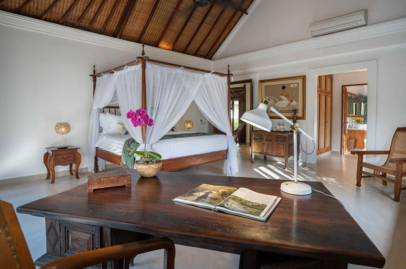 Villa Frangipani Master Bedroom with Study Table | Canggu, Bali