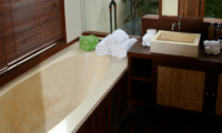 Villa Waringin Sedap Malam Bathtub | Pererenan, Bali