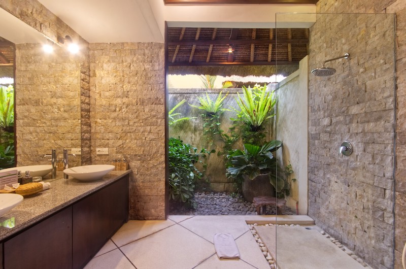 Villa Cinta Shower Area | Seminyak, Bali