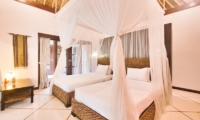 Villa Cinta Twin Bedroom with Lamp | Seminyak, Bali
