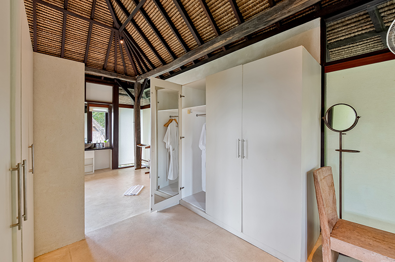 Villa Kelusa Pondok Sapi Bathroom One with Walk-In Wardrobe | Ubud, Bali