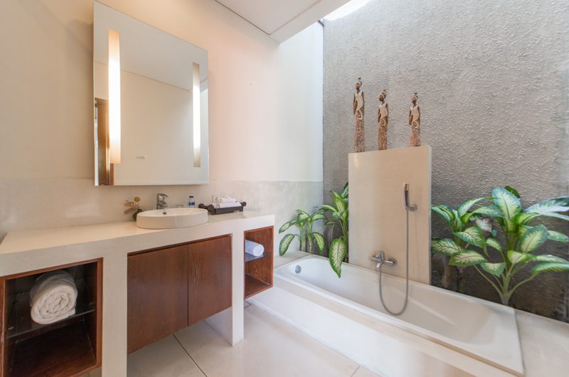 Villa Sam Seminyak En-suite Bathroom | Petitenget, Bali