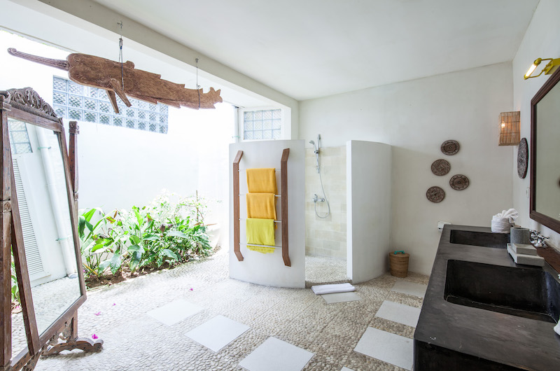 Casa Lucas Open Plan Bathroom | Seminyak, Bali