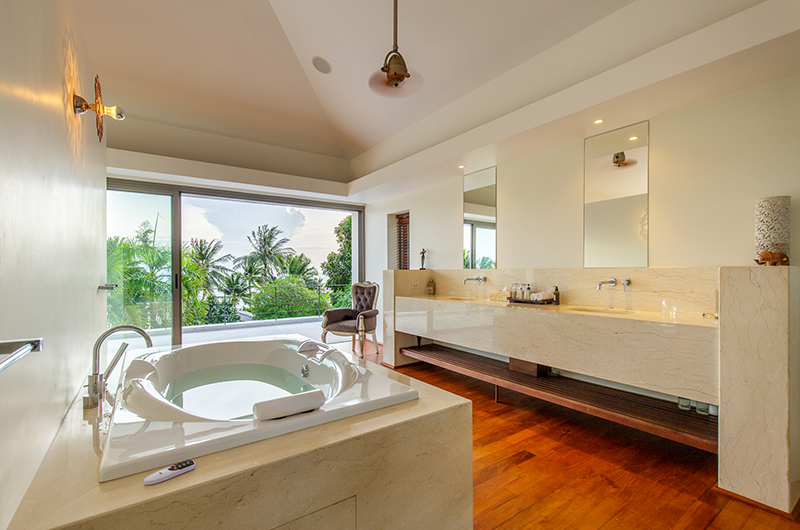 Baan Asan En-Suite Bathroom with Bathtub | Taling Ngam, Koh Samui