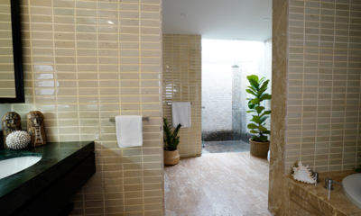 Villa Champak Spacious Bathroom | Maenam, Koh Samui