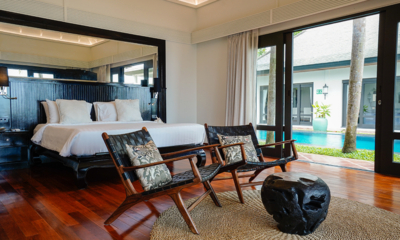 Villa Champak Bedroom with Seating Area | Maenam, Koh Samui