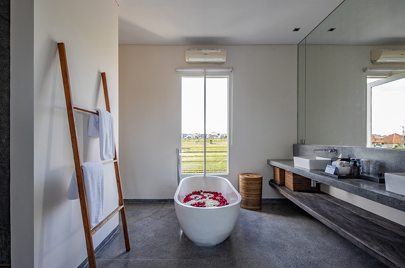 Villa Waha Bathroom Three with Bathtub | Canggu, Bali