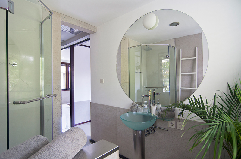 Villa Sabtu Bathroom with Mirror | Seminyak, Bali
