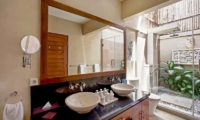 Villa Seriska Satu Seminyak Guest Bathroom | Seminyak, Bali