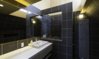 Greystone En-suite Bathroom | Hirafu, Niseko
