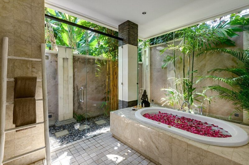The Residence Villa Menari Residence En-suite Bathroom | Seminyak, Bali