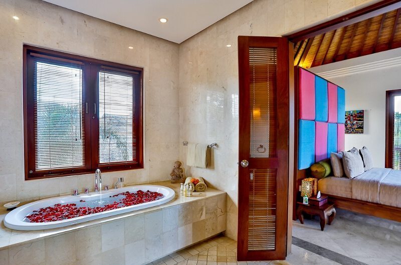 The Residence Villa Shanti Residence En-suite Bathroom | Seminyak, Bali