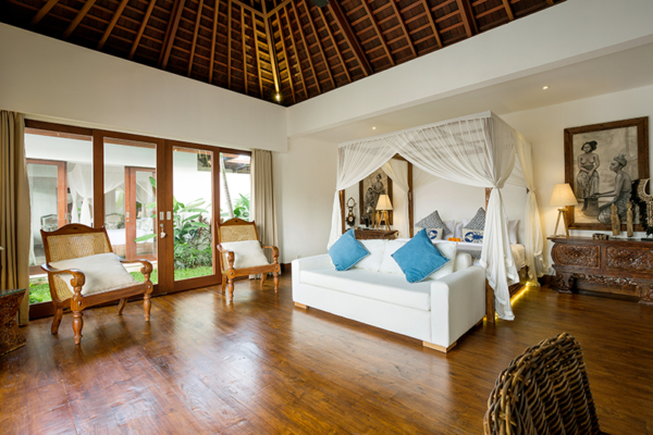 Villa Naty Bedroom with Sofa and Chairs | Umalas, Bali