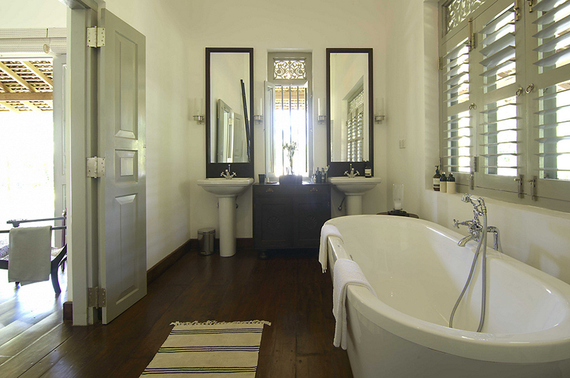 Ivory House Bathroom with Bathtub | Galle, Sri Lanka