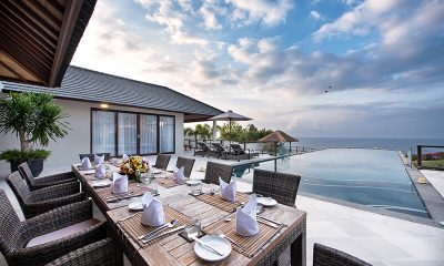 Villa Karang Saujana 2 Outdoor Dining Area | Ungasan, Bali