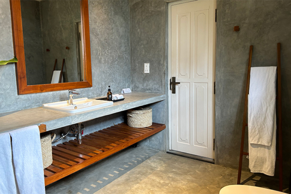 On The Rocks Master Bathroom with Mirror | Unawatuna, Sri Lanka