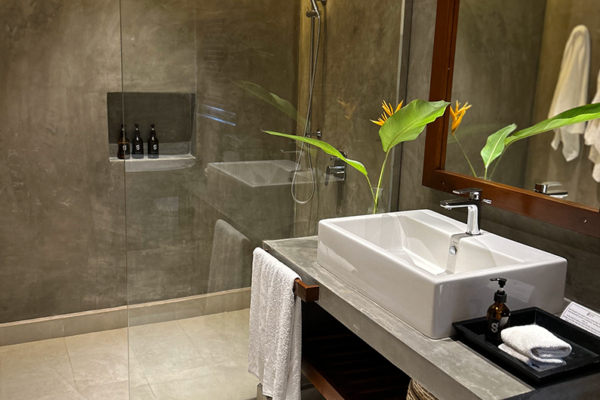 On The Rocks Sixth Bathroom with Shower | Unawatuna, Sri Lanka