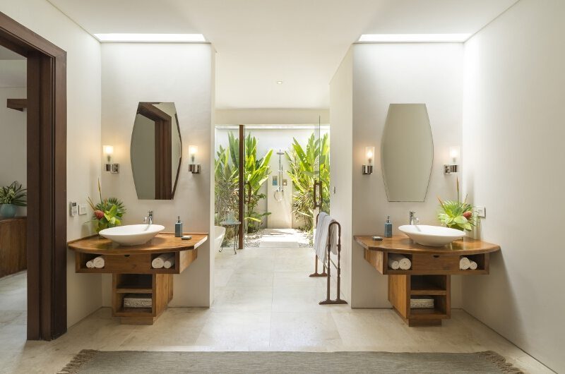 LataLiana Villas 5Br En-suite Bathroom | Seminyak, Bali
