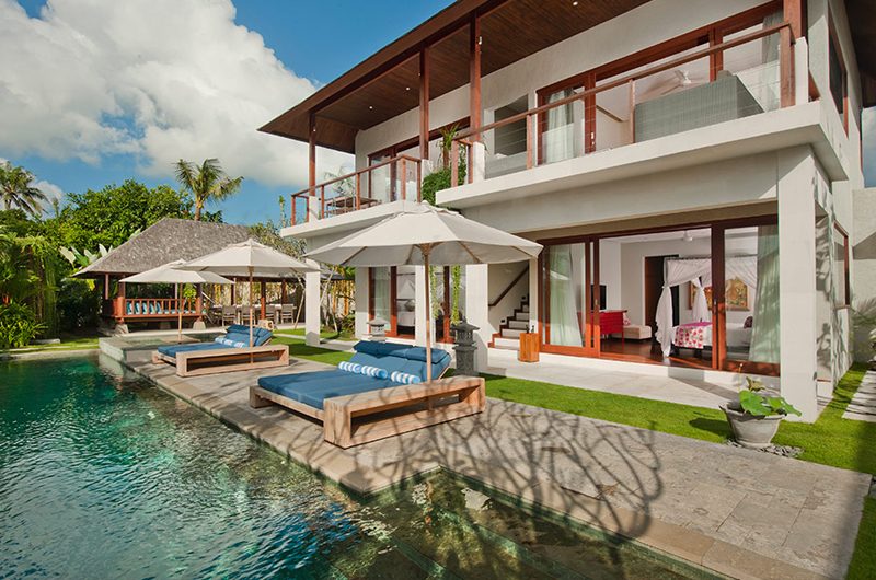 Villa Joss Sun Loungers | Batubelig, Bali