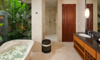 Villa Joss Semi Open Bathroom with Bathtub | Batubelig, Bali