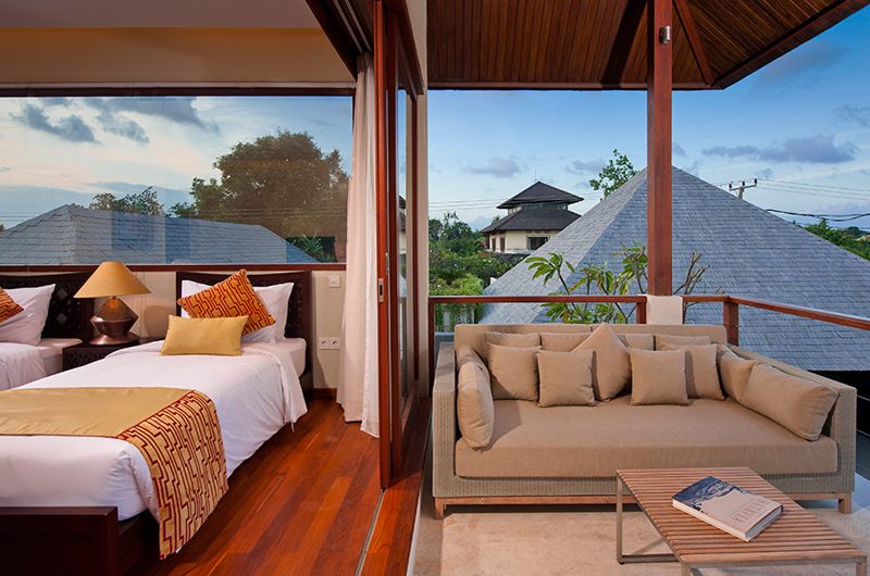 Villa Joss Twin Bedroom with Balcony | Batubelig, Bali