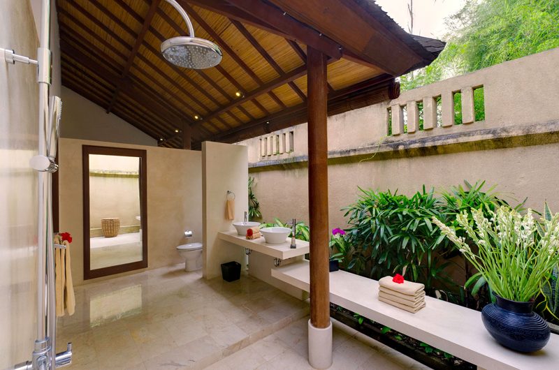 Villa Maharaj Bathroom I Seminyak, Bali