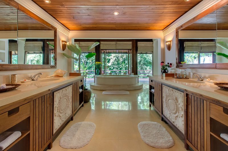 Villa Pangi Gita His and Hers Bathroom with Bathtub | Pererenan, Bali