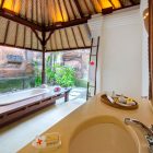 Villa Pangi Gita Bathroom with Bathtub | Pererenan, Bali
