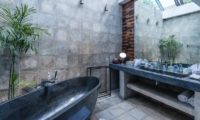 Casa Hannah Bathroom| Seminyak, Bali