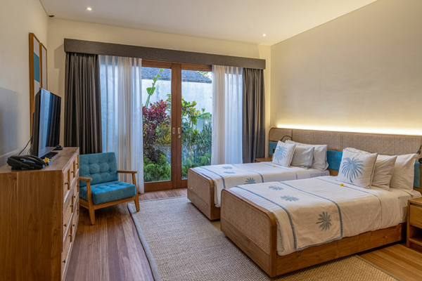Saba Villas Bali Villa Bima Bedroom Two with Twin Beds and TV | Canggu, Bali