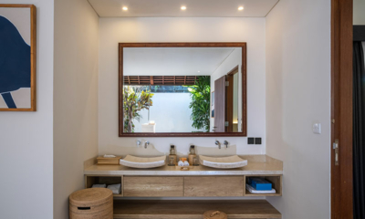 Saba Villas Bali Villa Nakula His and Hers Bathroom Two with Mirror | Canggu, Bali