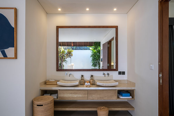 Saba Villas Bali Villa Nakula His and Hers Bathroom Two with Mirror | Canggu, Bali